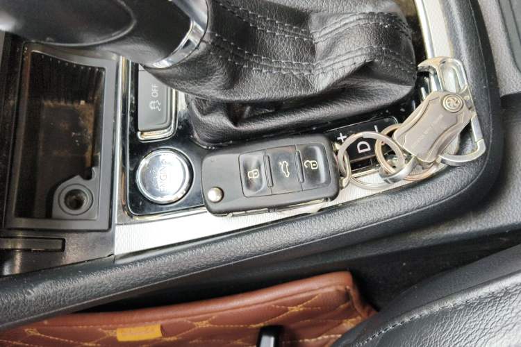 Used Volkswagen Gran Lavida 2013 1.6L Automatic Luxury Model Vehicle Key