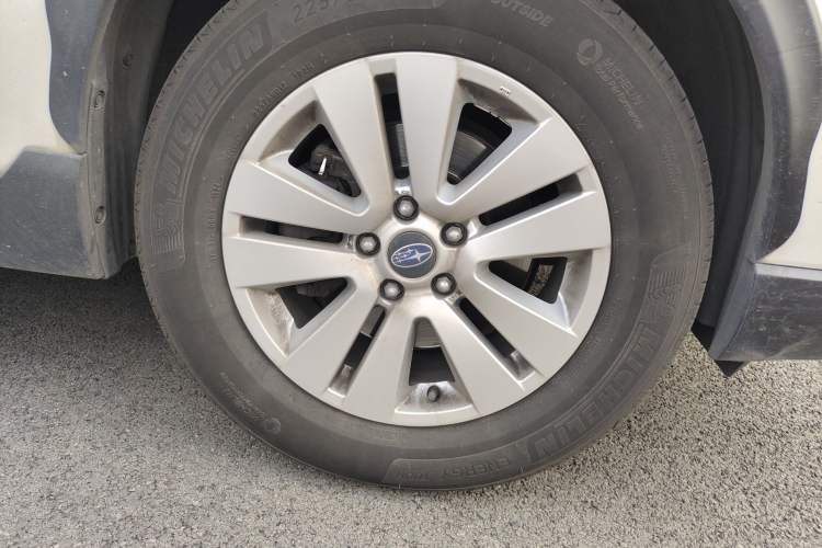 Used Subaru Outback 2016 2.5i Luxury Navigation Edition Right Front Wheel Hub