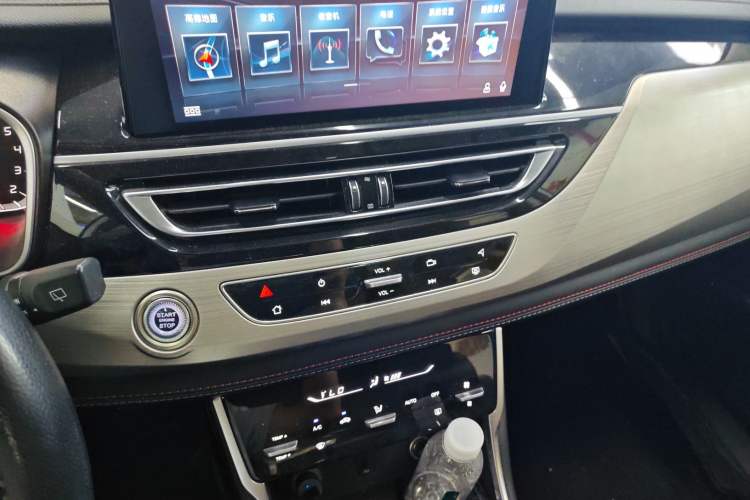 Used CHANGAN CS75 2018 280T Automatic Smart Edition China V-standard Audio And AC Panel