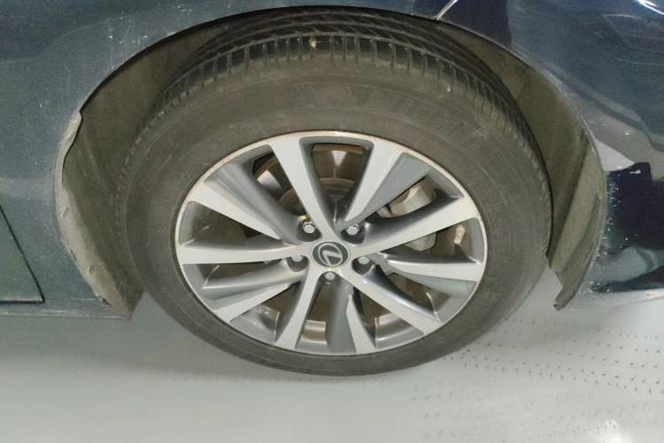 Used Lexus ES 2020 300h Premier Edition Right Front Wheel Hub
