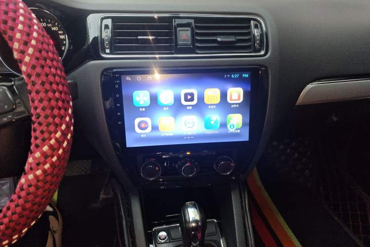 Used Volkswagen Sagitar 2017 1.6L Automatic Comfort Model Audio And AC Panel