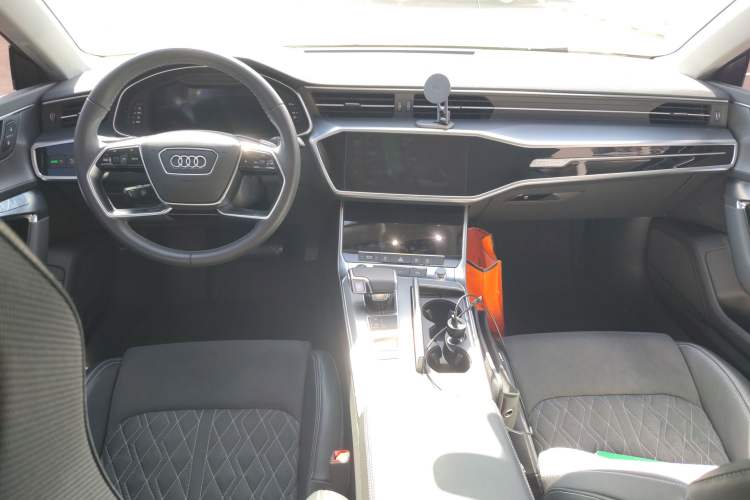 Used Audi A7L 2024 45TFSI quattro S-line Visionary Edition Flow Crystal Package Center Console