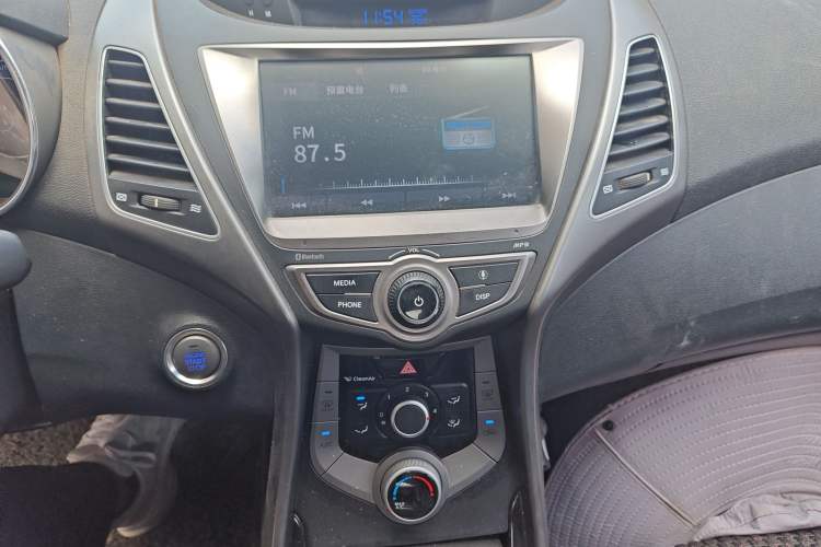 Used Hyundai Elantra (5th Generation / Langdong) 2016 1.6L Automatic Prestige Model Audio And AC Panel