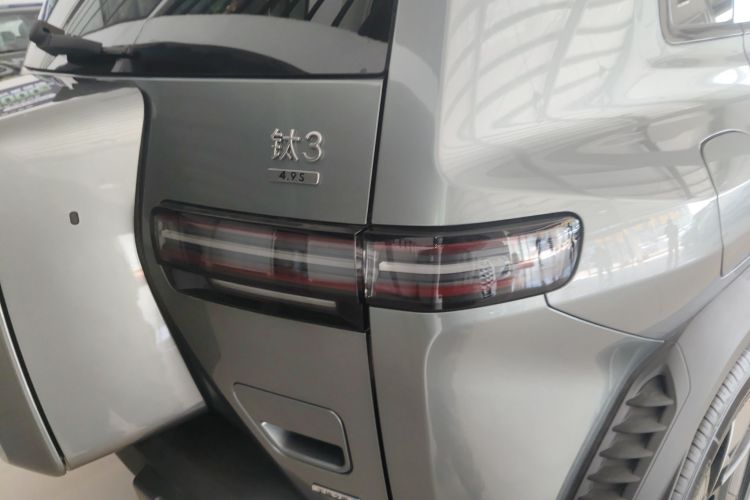 Used Formula Leopard Titanium 3 2025 501 km All-Wheel Drive Intelligent Driving Max Edition
