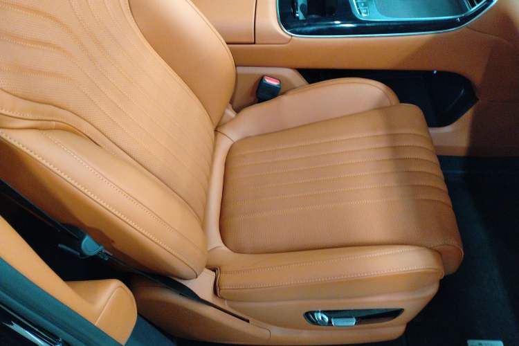 Used Geely Galaxy Galaxy M9 2025 Model 100km Two-Wheel-Drive Smart Navigation Edition