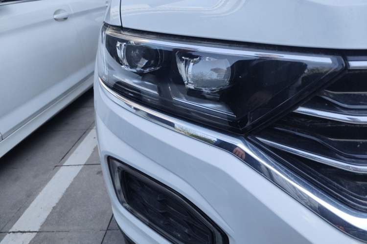 Used Volkswagen T-ROC 2022 280TSI DSG Two-Wheel Drive Comfort PLUS Right Front Headlight