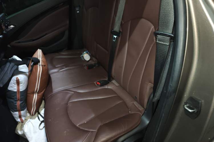 Used Buick Envision 2014 28T All-Wheel-Drive Versatile Sports Flagship Edition Left Rear Seat