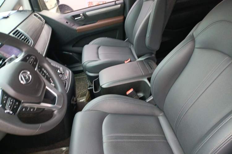 Used SAIC MAXUS G10 2021 2.0T Automatic Elite Edition Diesel 7-Seater
