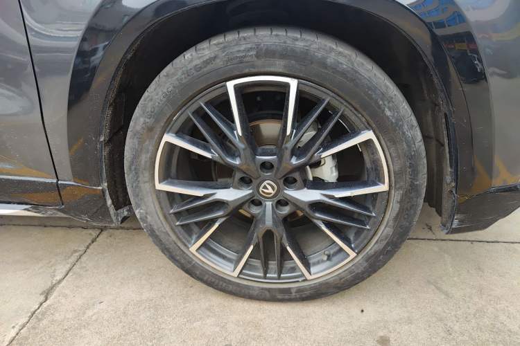 Used CHANGAN UNI-T 2023 Second-Generation 1.5T Prestige Model Right Front Wheel Hub