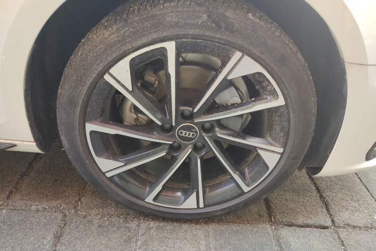 Used Audi A4L 2023 40 TFSI Luxury Dynamic Model Right Front Wheel Hub