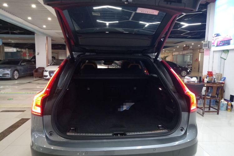 Used Volvo V90 2017 Cross Country T5 AWD Smart Range Edition