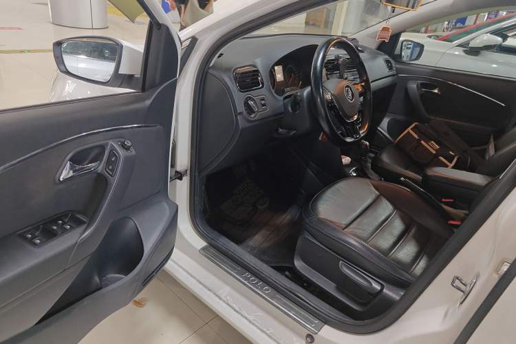 Used Volkswagen Polo 2016 1.6L Automatic Luxury Model
