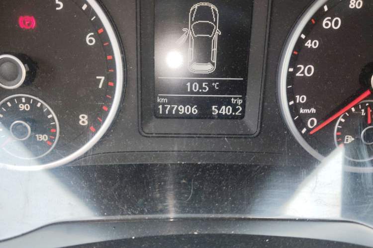 Used Volkswagen Tiguan 2015 1.8TSI Automatic Two-Wheel Drive Comfort Edition Odometer Close Up