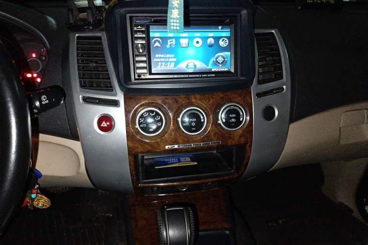 Used Mitsubishi Pajero Sport 2013 3.0L Automatic Two-Wheel Drive Luxury Edition Audio And AC Panel