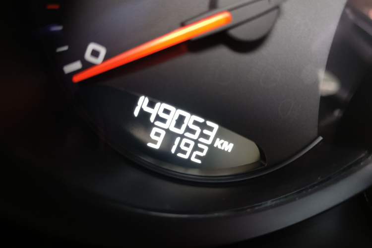 Used Porsche Macan 2014 Macan S 3.0T Odometer Close Up