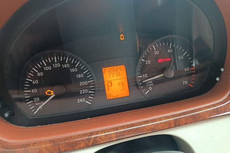 Used Mercedes-Benz Vito 2013 3.0L Elite Edition Odometer Close Up