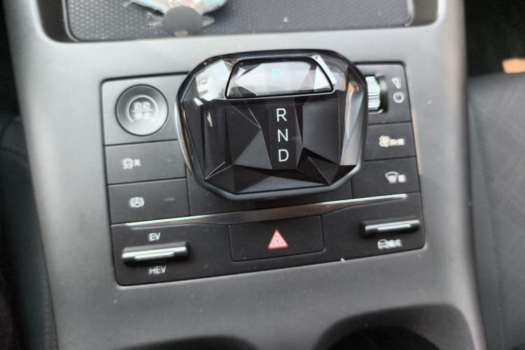 Used BYD Qin PLUS 2025 DM-i Smart Drive 55KM Leading Model Gear Lever