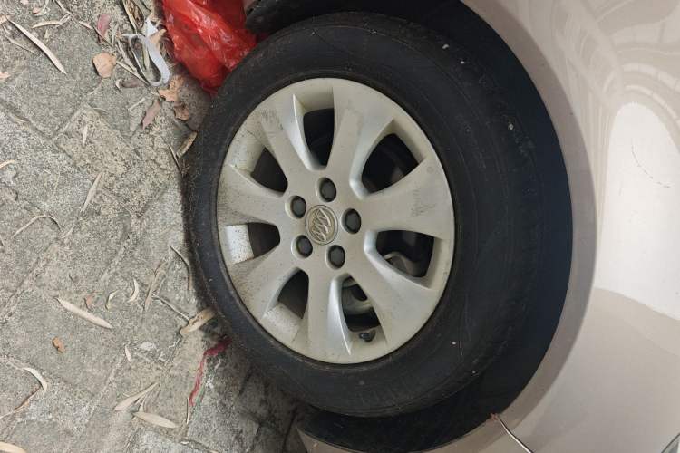 Used Buick Regal 2014 2.0L Elite Fashion Edition Right Front Wheel Hub