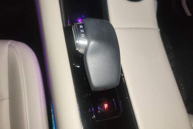 Used Hima AITO M5 2022 Extended-Range Four-Wheel Drive Performance Version Gear Lever