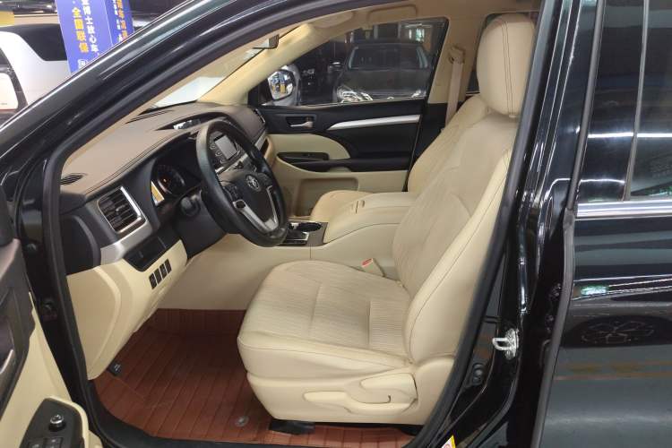 Used Toyota Highlander 2018 2.0T Two-Wheel Drive Elite Edition 5 Seats Emission Standard China V
