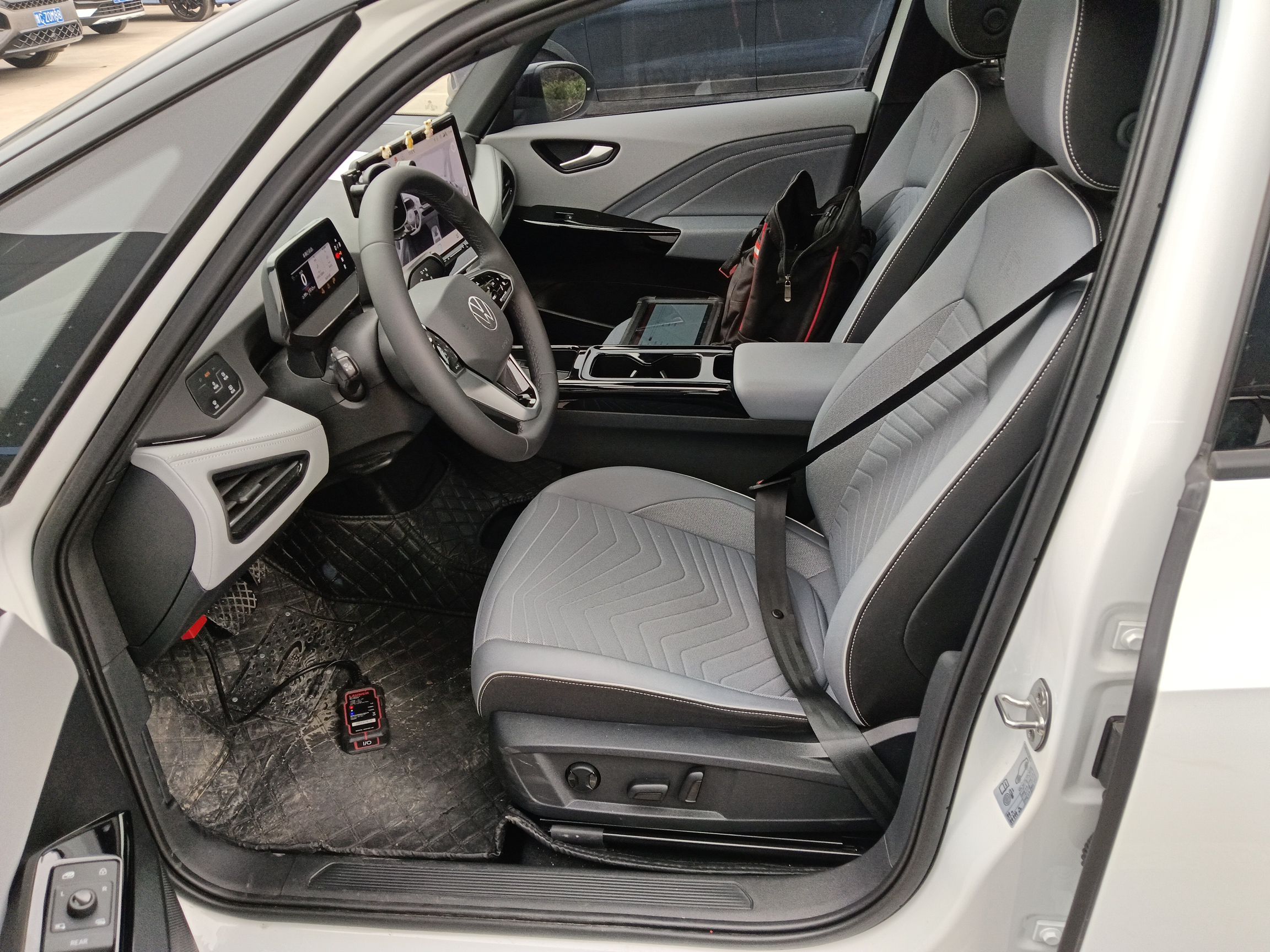 Переднее сиденье в автомобиле