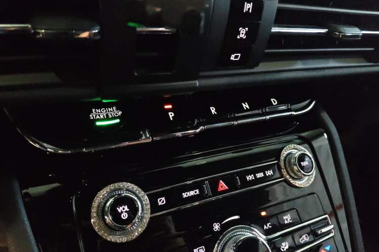 Used Lincoln Corsair 2022 2.0T Two-Wheel Drive Deluxe Edition Gear Lever