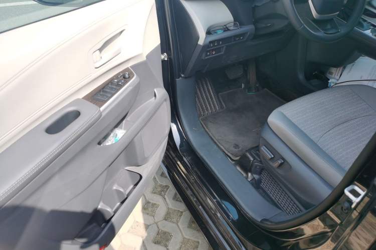 Used Toyota SIENNA 2026 Model 2.5L Dual-Engine Two-Wheel-Drive Comfort Edition Driver Seat