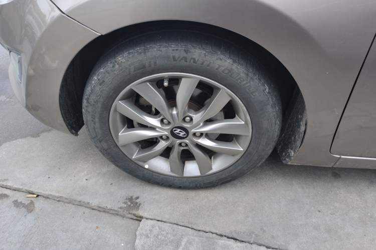 Used Hyundai Elantra (5th Generation / Langdong) 2015 1.6L Automatic Fashion Model