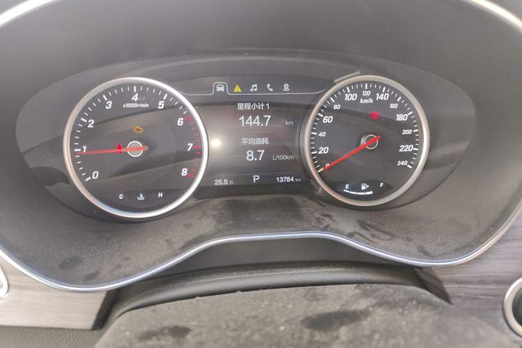 Used Baojun 730 2017 1.5T DCT Flagship Model 7 Seats China V Emission Standard Odometer Close Up