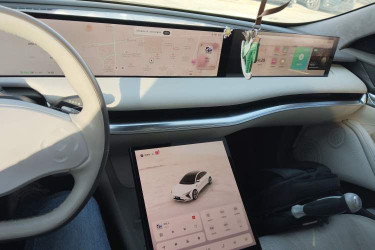 Used IM L7 2022 Dynamic Model Audio And AC Panel