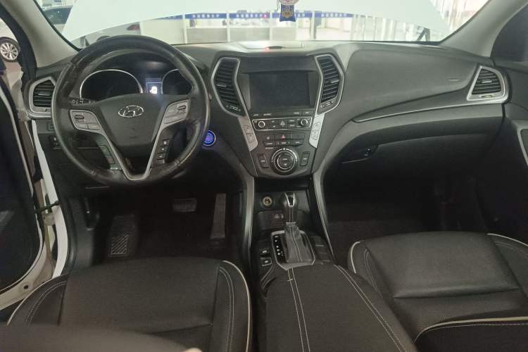 Used Hyundai Santa Fe 2017 2.4L Automatic Two-Wheel Drive Smart Version 5 Seats