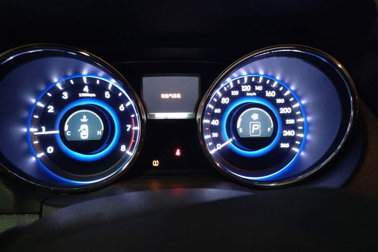 Used Hyundai Sonata 2011 2.0L Automatic Supreme Edition Instrument Cluster