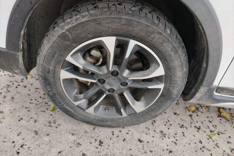 Used Geely Auto Vision X3 2019 Upgraded Model 1.5L Manual Luxury Version
