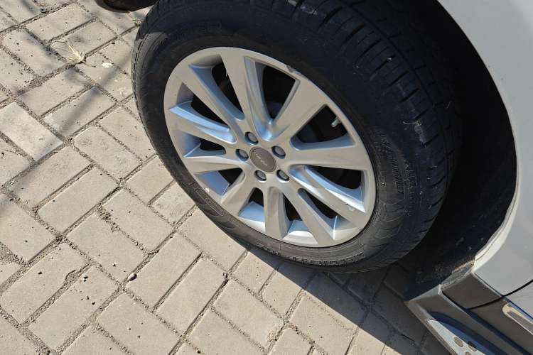 Used Haval H8 2015 2.0T Four-Wheel Drive Elite Model
