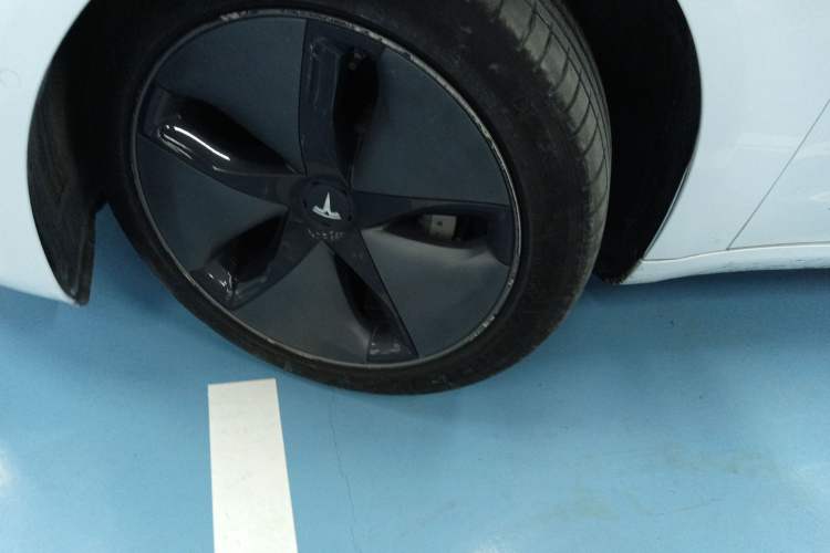 Used Tesla Model 3 2019 Long-Range Rear-Wheel-Drive Version