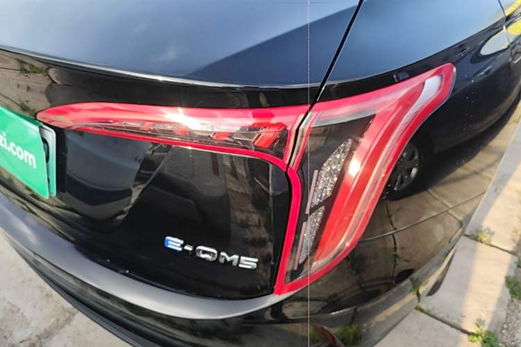 Used Hongqi E-QM5 2022 431 km Charge & Enjoy Edition

