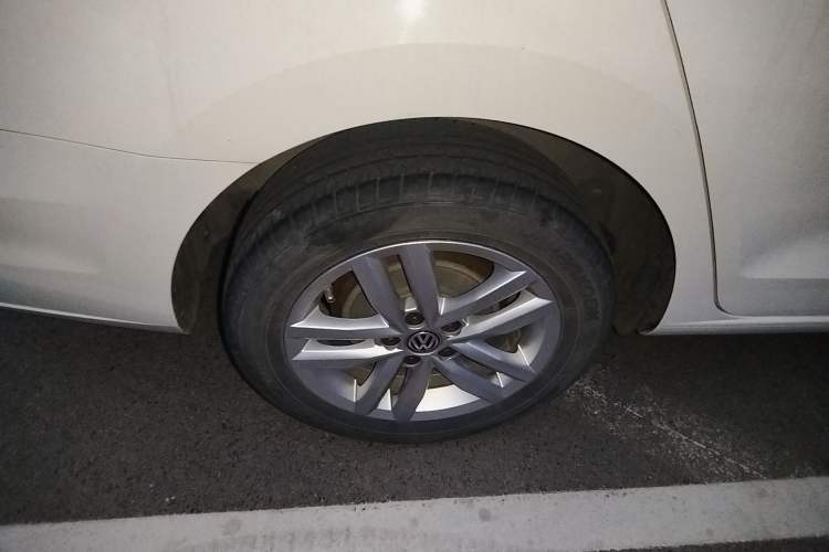 Used Volkswagen Jetta 2017 1.5L Manual Comfort Model Right Rear Wheel Hub