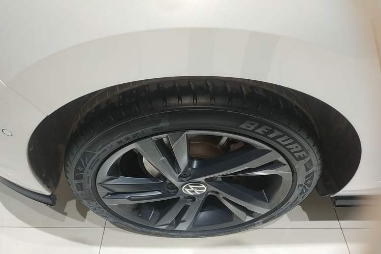 Used Volkswagen Golf 2021 280TSI DSG R-Line Right Rear Wheel Hub