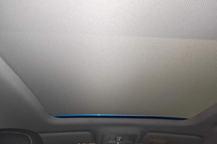 Used Roewe RX5 2016 20T Two-Wheel Drive Automatic Internet Smart Edition
