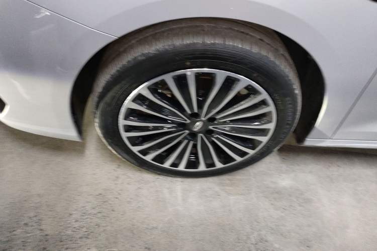 Used Chery Fengyun A8L 2025 1.5 TGDI 145 km Luxury Version Left Front Wheel Hub