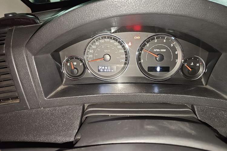 Used Jeep Grand Cherokee 2008 3.7L Odometer Close Up