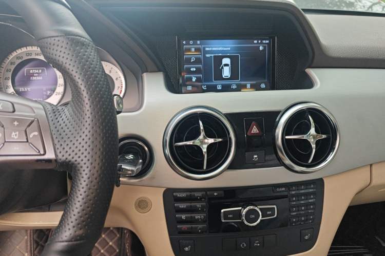 Used Mercedes-Benz GLK-Class 2013 GLK 300 4MATIC Dynamic Edition Audio And AC Panel