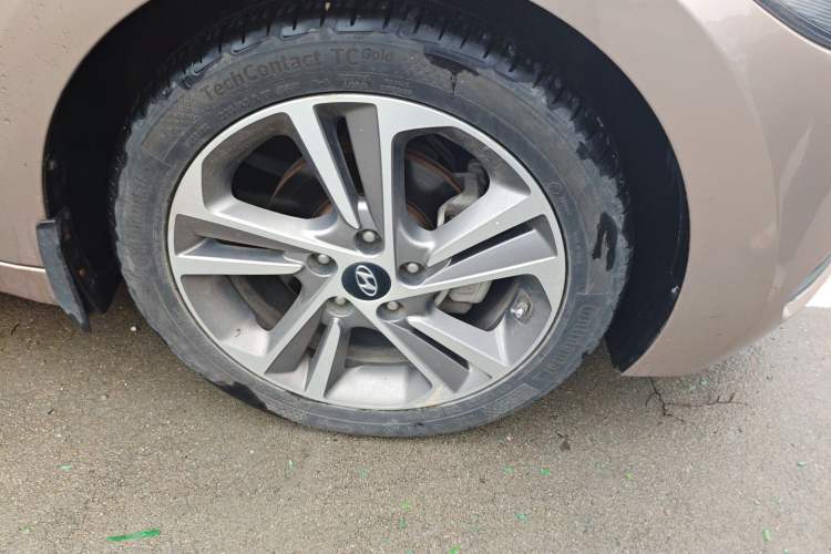 Used Hyundai Elantra (6th Generation / Lingdong) 2016 1.6L Automatic ZhiXuan · Luxury Version Right Front Wheel Hub