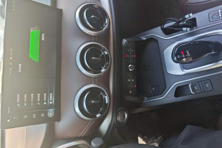 Used Wey VV6 2021 2.0T Two-Wheel Drive Smart Plus Audio And AC Panel