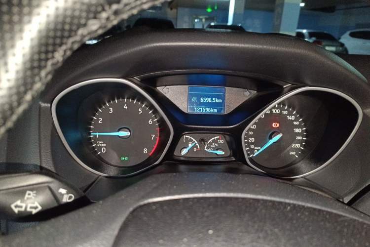 Used Ford Focus 2015 Sedan 1.6L Manual Comfort Model

