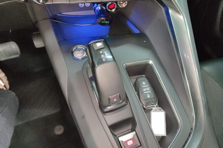 Used Peugeot 4008 2017 350THP Elite Edition Gear Lever