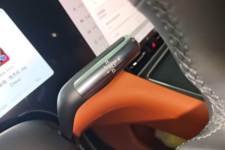 Used Hima AITO M8 2025 Extended-Range Max+ Version 53.4 kWh 5-Seater Edition Gear Lever