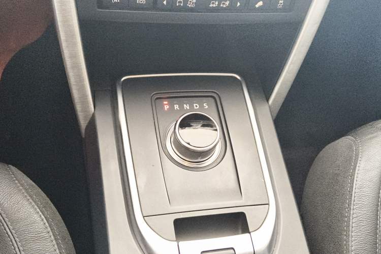 Used Land Rover Discovery Sport 2016 2.0T HSE Gear Lever