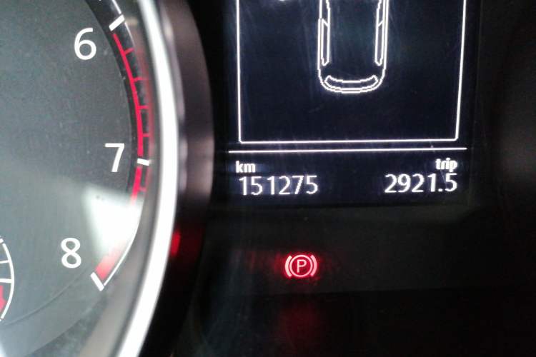 Used Volkswagen Golf 2017 230TSI Automatic Comfort Edition – Celebrating Milestone of One Million Units Odometer Close Up