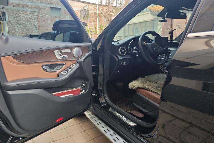 Used Mercedes-Benz GLC 2016 GLC 300 4MATIC Luxury Model Driver Seat